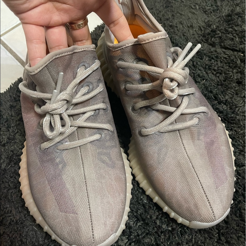 Authentic yeezy boosts! Slightly warn! No box, offer me :)